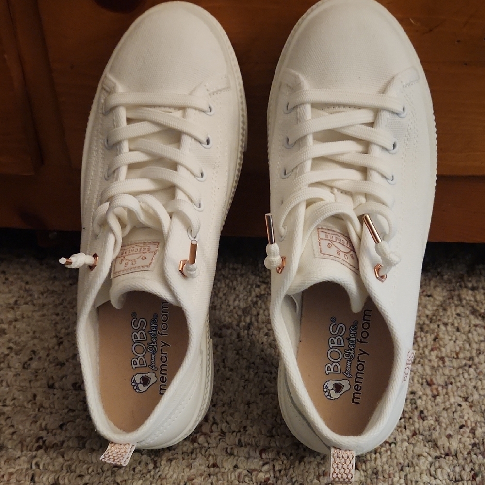 Skechers Women's Cream Sneakers